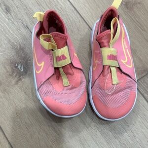 Kids Nike slip on tennis shoes